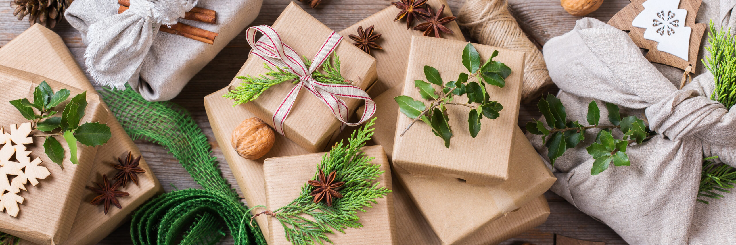 A collection of Canadian-Made group gifts, perfect for your company or organization. Each of the gifts is sustainably wrapped and packaged in craft boxes and papers. 
